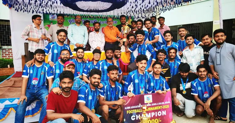পুরস্কার বিতরণী অনুষ্ঠানে জয়ী দল ও শিক্ষকরা